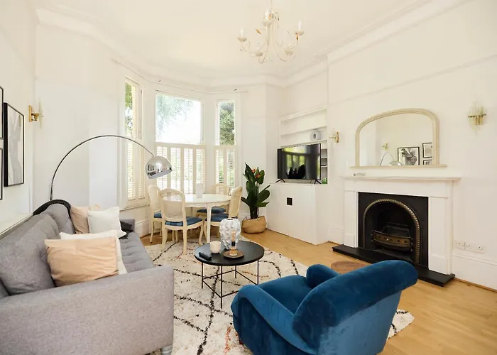 The West Hill Place - Dazzling 2Bdr Flat